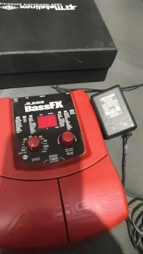 Guitarra e pedaleira 