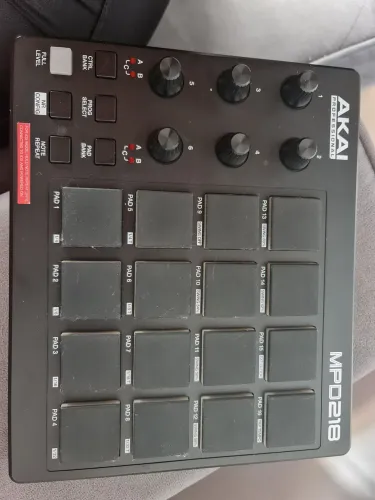 Akai Professional MPD218 Controlador MIDI USB _ Excelência Estado