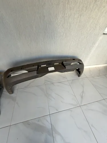 Para choque traseiro toro 2025