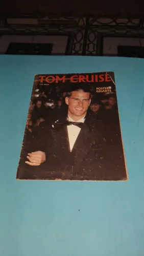Vendo esse pôster do Tom Cruise, e essas revistas do Tom Cruise!
