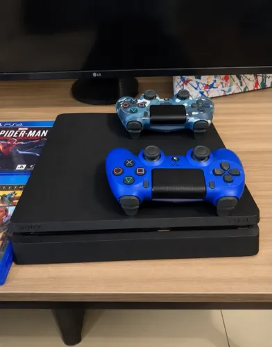 PlayStation 4 Slim + TRÊS JOGOS