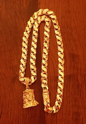 Lindíssimo cordão banhado a ouro 18k novo
