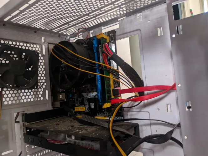 Pc gamer usado Rx 550 XEON 1240 V2 12gb de memória ram