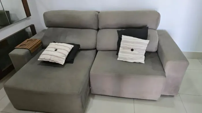SOFÁ RETRÁTIL SUEDE CINZA