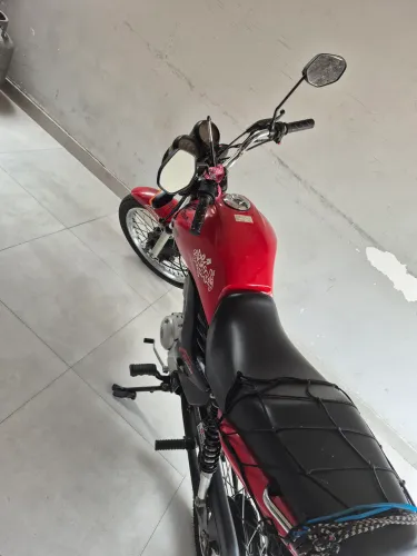 Vendo  uma  moto  cg  fan  es  partida  elétrica  com  69 mil  km  originais  com manual 