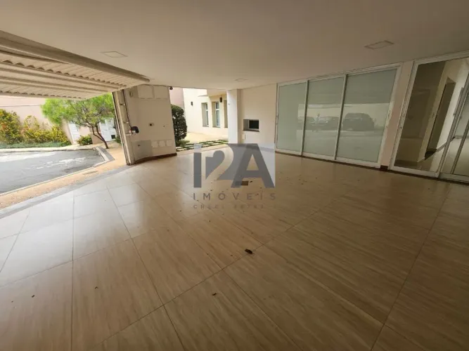 Sobrado com 5 dormitórios (4 suítes), piscina, total de 7 banheiros, lavabo, 4 vagas - Par