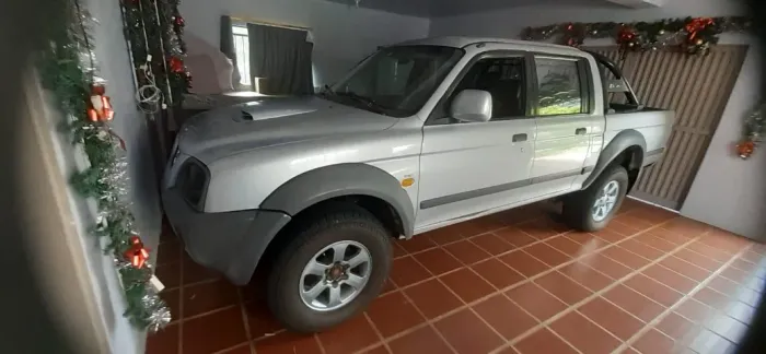 Mitsubishi L200 Outdoor HPE 2.5 4X4 CD T.dies. Mec. 2011