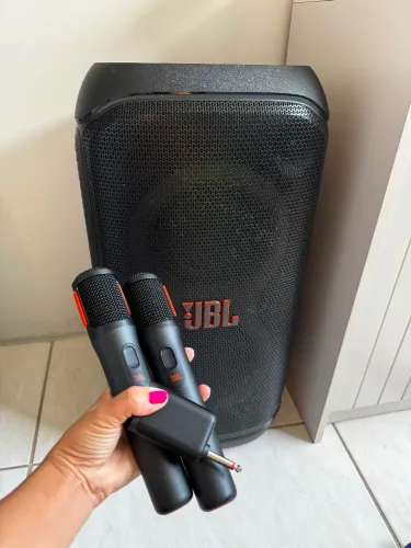 Caixa de Som JBL + Microfone Sem Fio JBL
