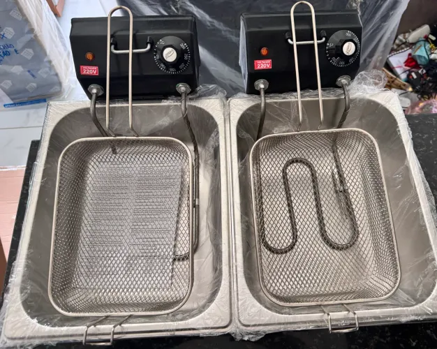 Fritadeira Elétrica 2 cubas 220w 10 litros