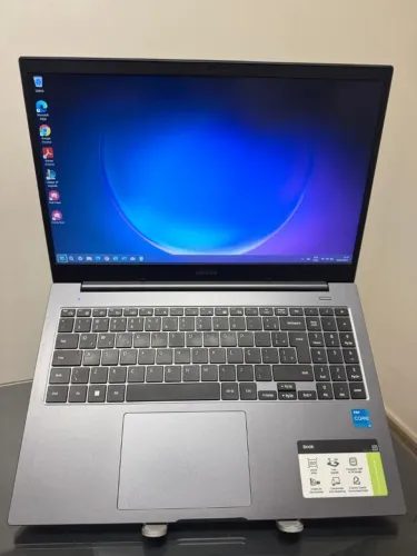 Notebook Samsung Ebook - i3-11°Geração - 8GB Ram - SSD 256GB Nvme - Rede 5G - Completo