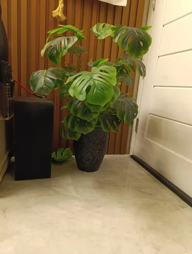 Vaso com planta artificial
