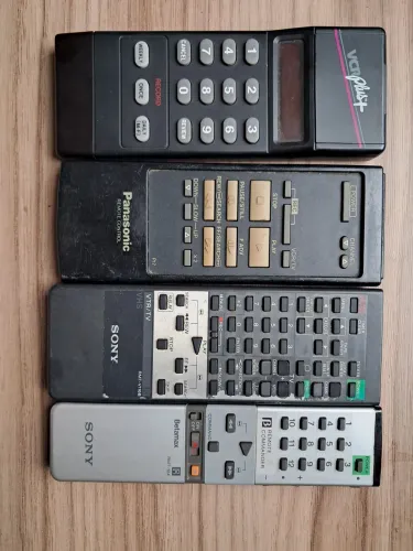 Lote de controles para vídeos cassete