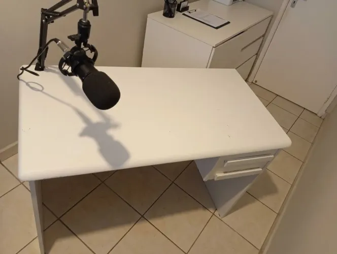 Mesa para Computador / Escrivaninha Branca com Gavetas - Semi-nova (Impecável)