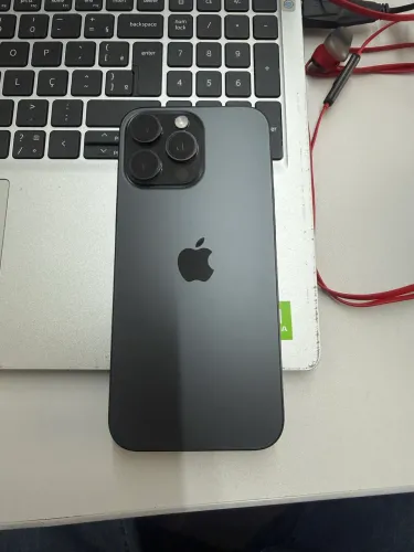 iPhone 16 pro max 256 gb 93% bateria