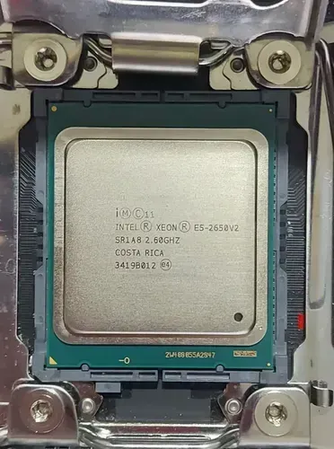 Processador Intel Xeon E5-2650 v2 - 8 núcleos / 16 threads