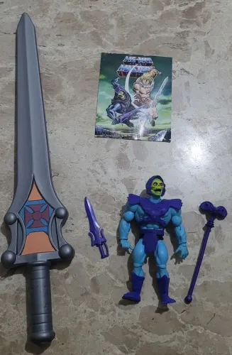 Boneco esqueleto e espada heman action figure Mattel mestres do universo