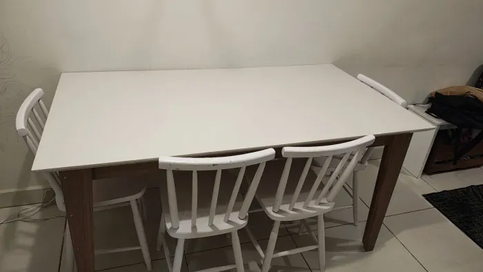 Mesa de Jantar Retangular Liz Carvalho e off white Mobly<br>Mesa de 1,60 por 0,90Retsngu