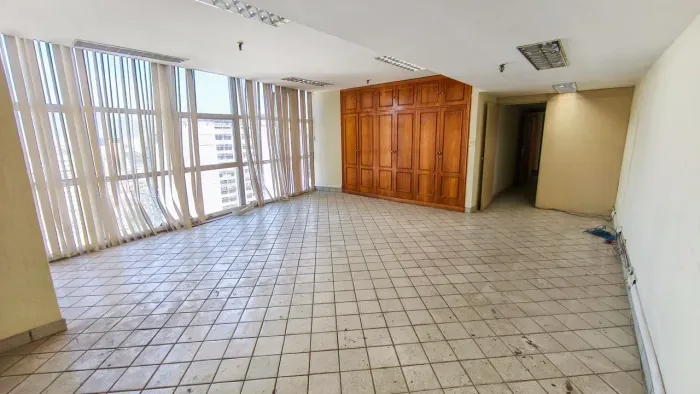Salas comerciais para aluguel com 254 metros quadrados subdivididos em 3 salas no Centro d