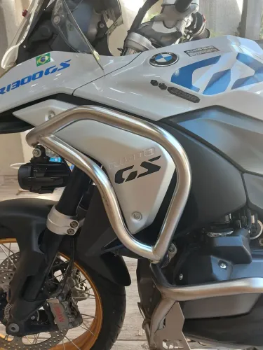 Protetor de carenagem Motop com preparação para farol auxiliar BMW R1300gs 2024+