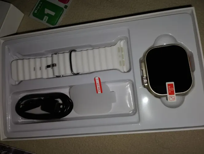 Relógio celular, pega chip, tem câmera, nfc. É 4G