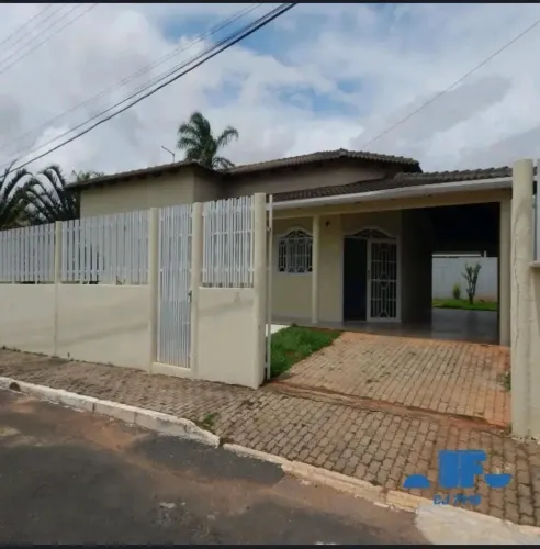 Casa de 3 quartos em condomínio fechado rua 5
