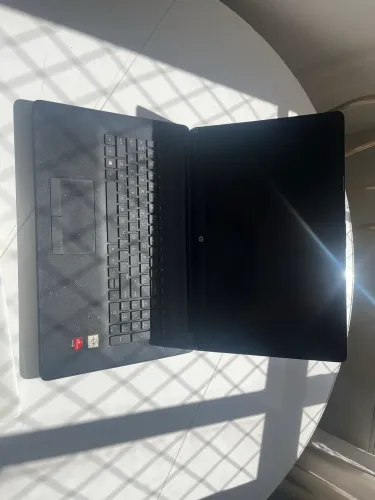 2 notebooks - 1 peça e outro funcional