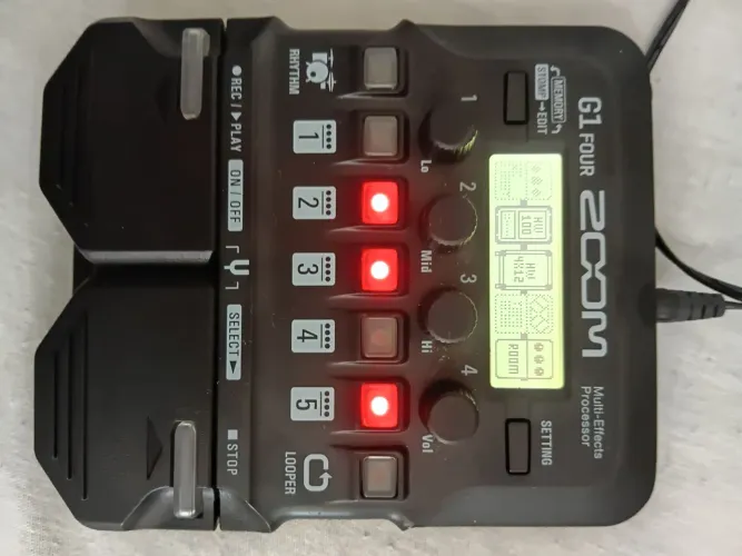 Pedaleira Zoom G1  Four