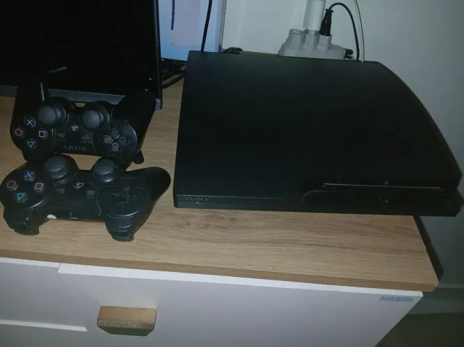 Ps3 desbloqueado com 2 controles originais e mas de 100 jogos liberados