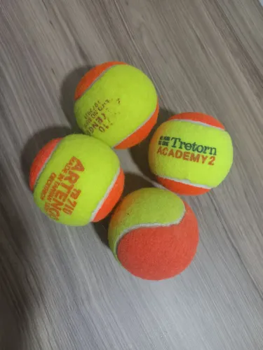 Kit com 4 bolas de tênis