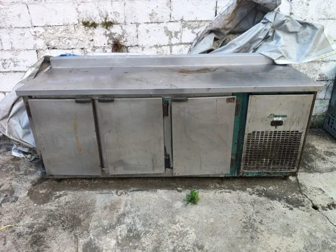 Geladeira Balcão de inox 3 portas
