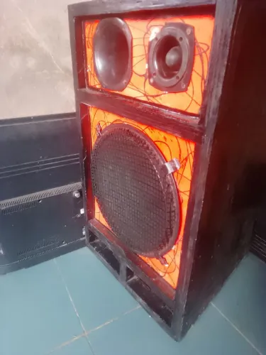 Caixa baiana com alto falante 15 