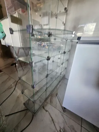 Vendo um expositor de vidro(bomboniere) mercado/lanchonete.  Balcão com caixa e expositor