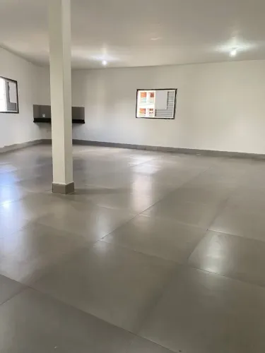 Alugo sala comercial de 80 metros quadrados, bairro cazeca, no segundo andar.
