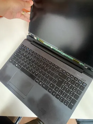 Notebook VAIO FE15 para usar peças, esta somente com a dobradiça quebrada.