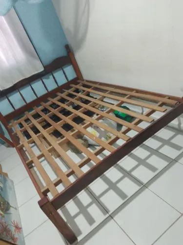 Cama casal de madeira 
