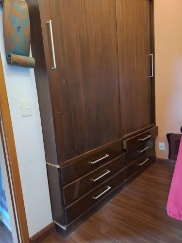 Guarda Roupa em madeira 1,80 de largura
