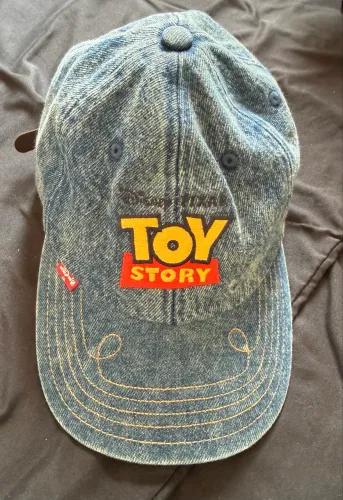 Boné Levis x Toy Story
