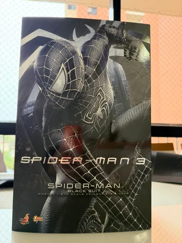 Hot Toys Spider-Man Black Suit Spider- Man 3