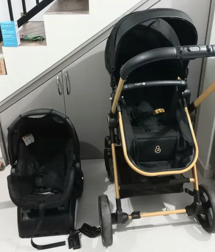 Carrinho de bebe Moisés c bebe conforto