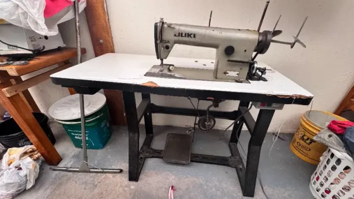 Maquina de Costura Reta Industrial