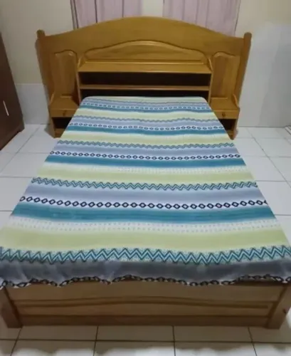 Vendo cama madeira maciça