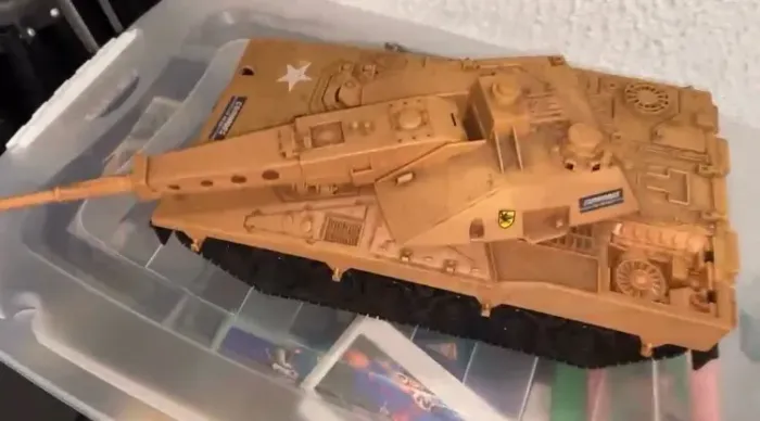 brinquedo tank comandos em ação