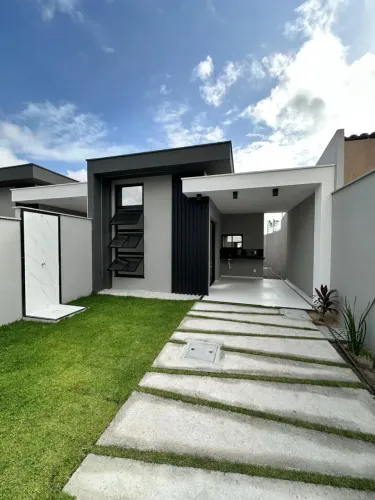 CASA PLANA COM 3 QUARTOS NO AQUIRAZ
