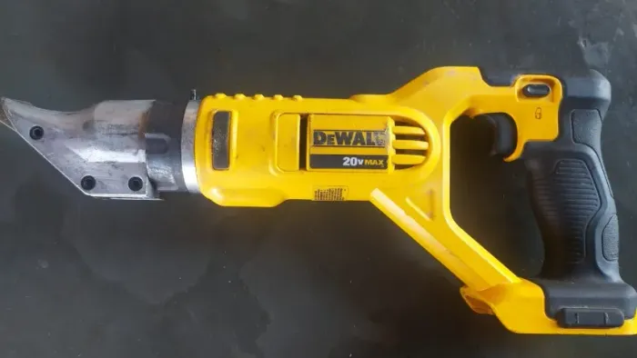 Tesoura Para Chapa a Bateria - DCS 491 (DeWALT)