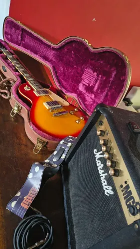 Guitarra Shelter Nashville + Amplificador Marshall MG15
