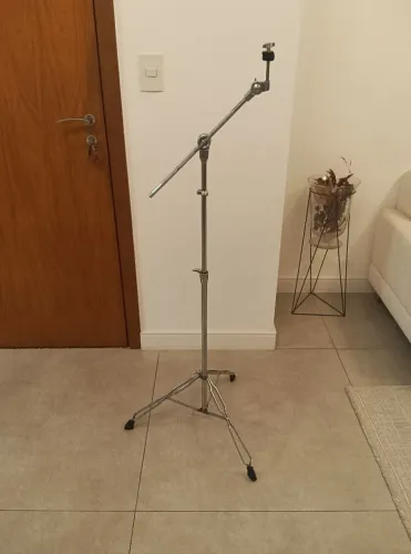 ## Estante de pratos girafa para bateria Turbo, super leve, completa, novíssima !!!