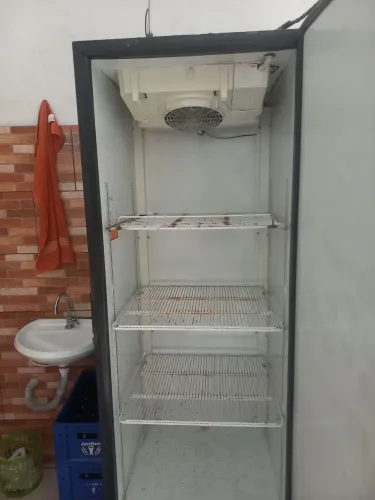 Ótima cervejeira porta cega