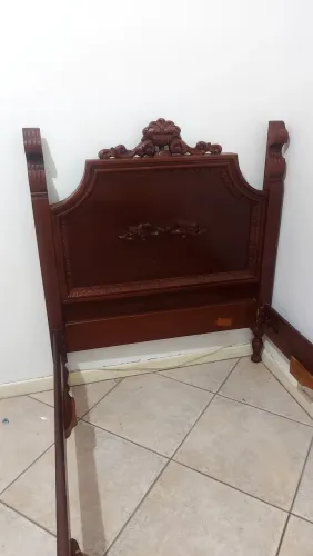 Cama solteiro antiga