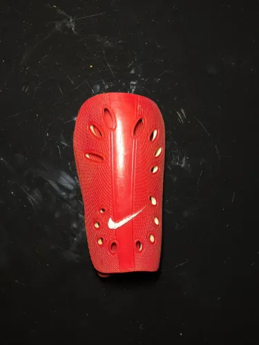 Caneleira Nike J Guard