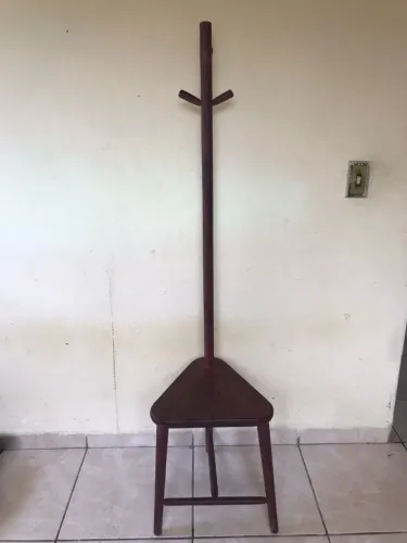 Cabideiro Mancebo de Madeira 